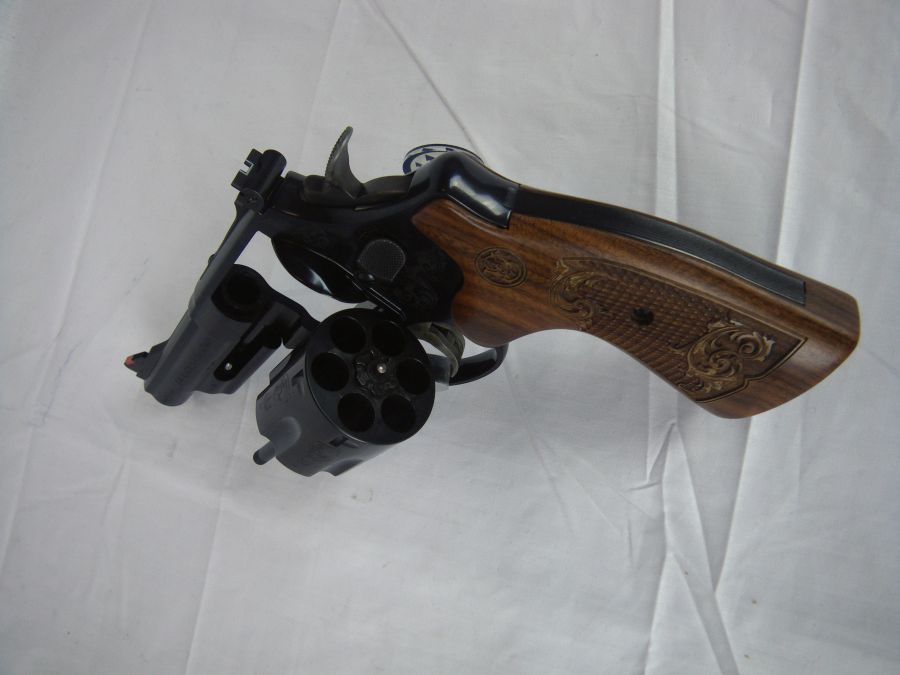 Smith & Wesson Model 29 Engraved S&W 44 Mag 4" NEW-img-3