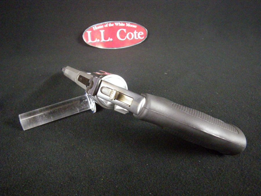 Smith & Wesson Model 617 22LR 4" 10 Rnd NEW 160584-img-5