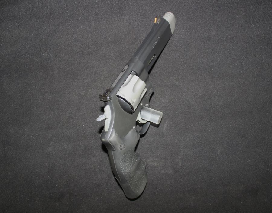 Smith & Wesson 627-5 V-Comp 357 Mag Two-Tone 5” NEW 170296-img-6
