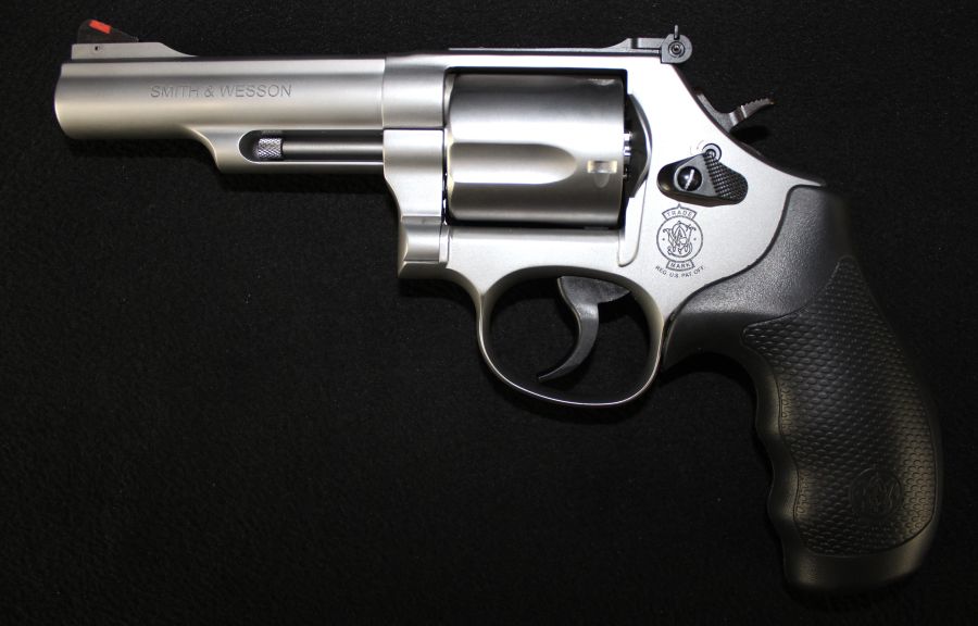 Smith & Wesson Model 69 Stainless 44mag 4.25