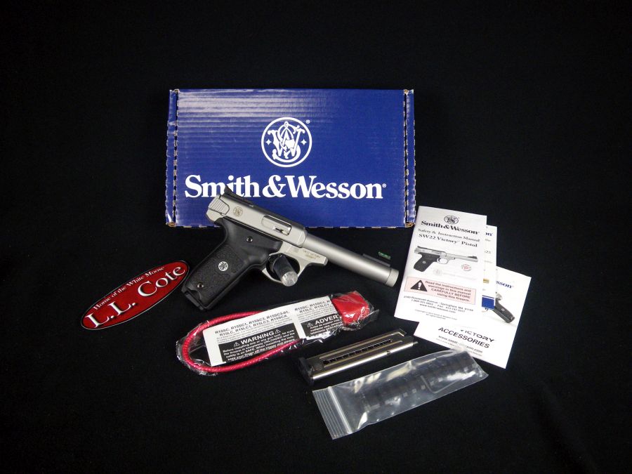 Smith & Wesson SW22 Victory Threaded 22lr 5.5" NEW-img-0