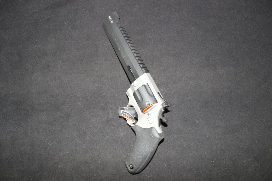 Taurus Raging Hunter 44mag 8.375” Two-Tone NEW 2-440085RH-DLX-img-5