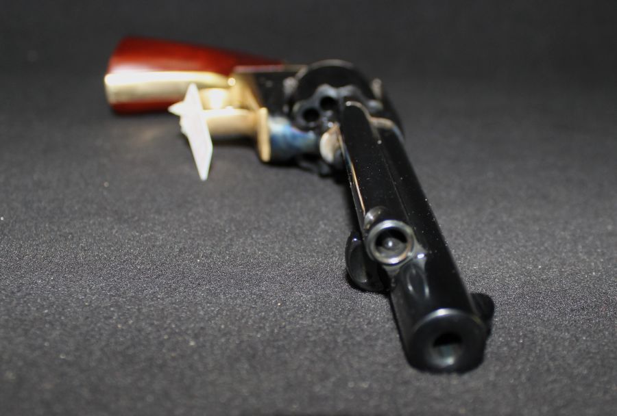 Uberti 1873 Cattleman Stallion 22lr 5.5” Walnut NEW 349883 - Revolvers ...